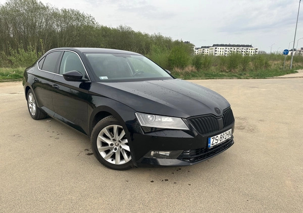 Skoda Superb cena 69000 przebieg: 150000, rok produkcji 2016 z Szczecin małe 37